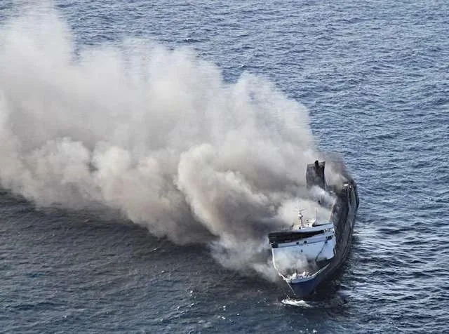 Indonesia Ferry Fire Leaves Five Dead and Dozens Missing After Ship Catches Fire Near Madura Island