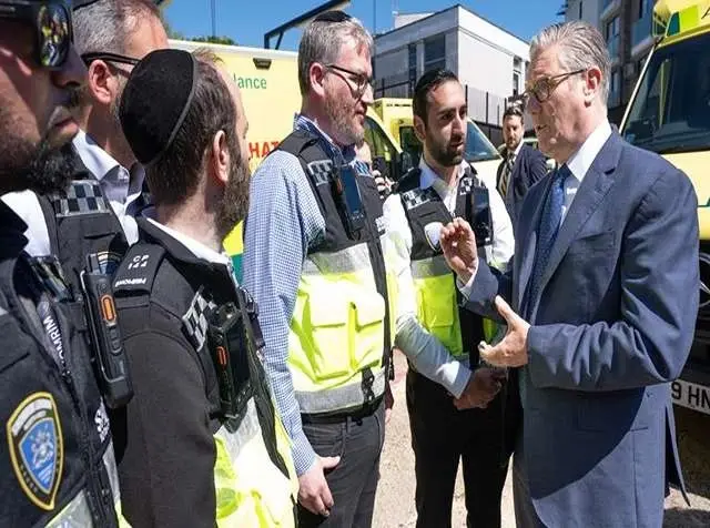 Keir Starmer visits Golders Green following antisemitic terror attack April 2026