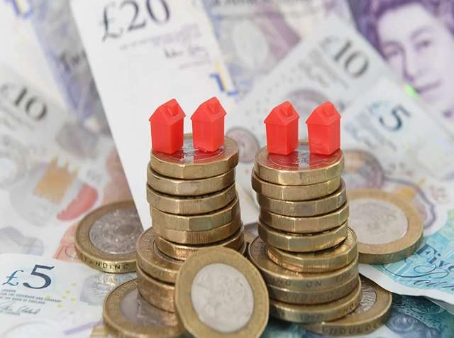 UK Mortgage Rates Fall as HSBC and Santander Lead Price Cuts